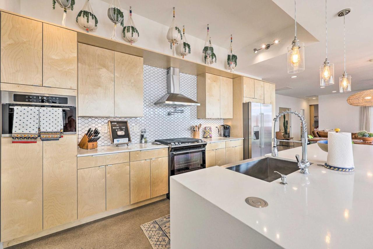 Convenient Phoenix Home With Heated Pool And Grill! Exterior photo