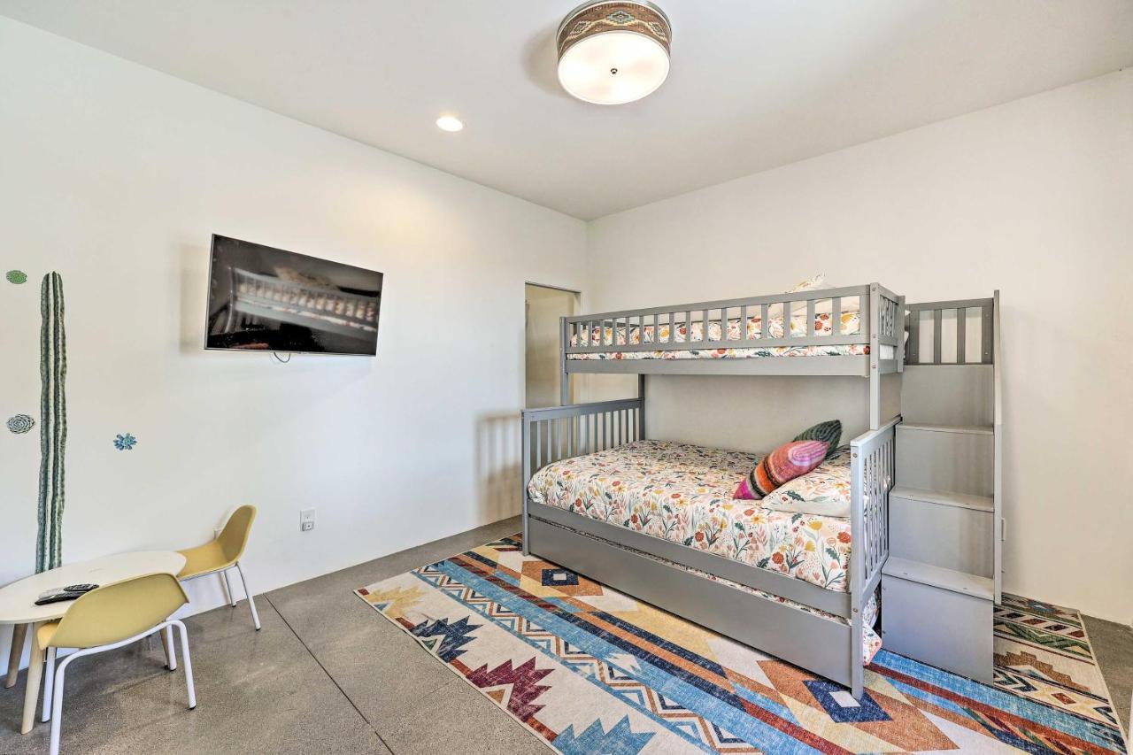 Convenient Phoenix Home With Heated Pool And Grill! Exterior photo