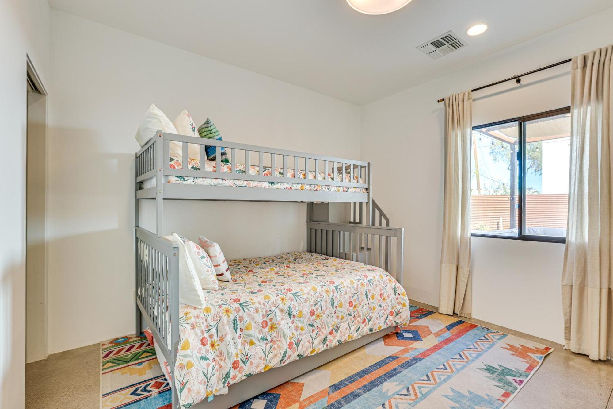 Convenient Phoenix Home With Heated Pool And Grill! Exterior photo