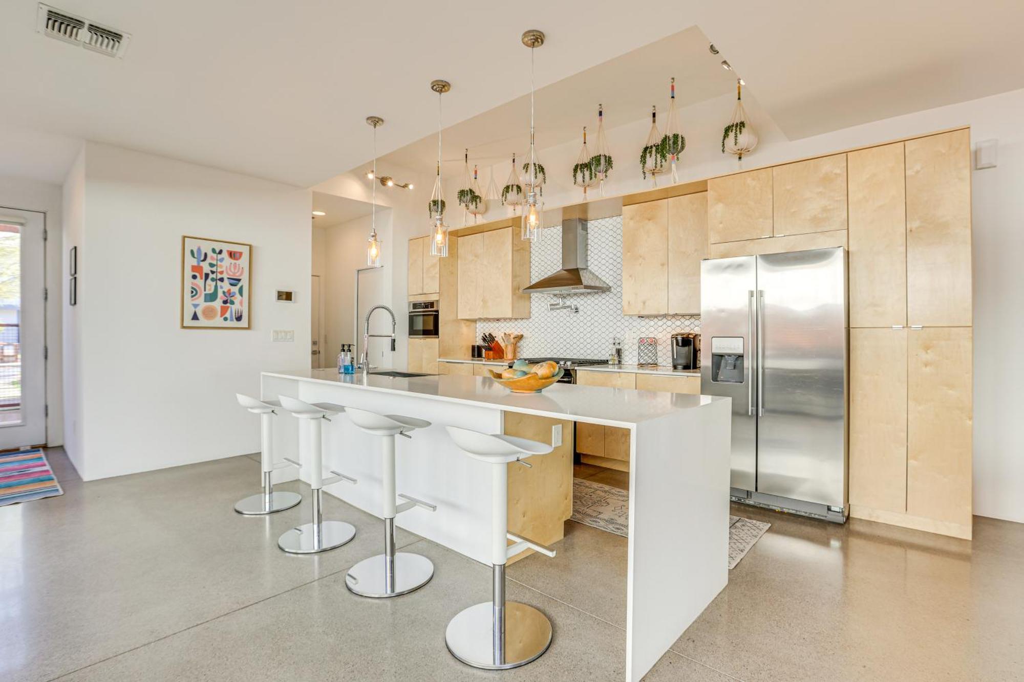 Convenient Phoenix Home With Heated Pool And Grill! Exterior photo