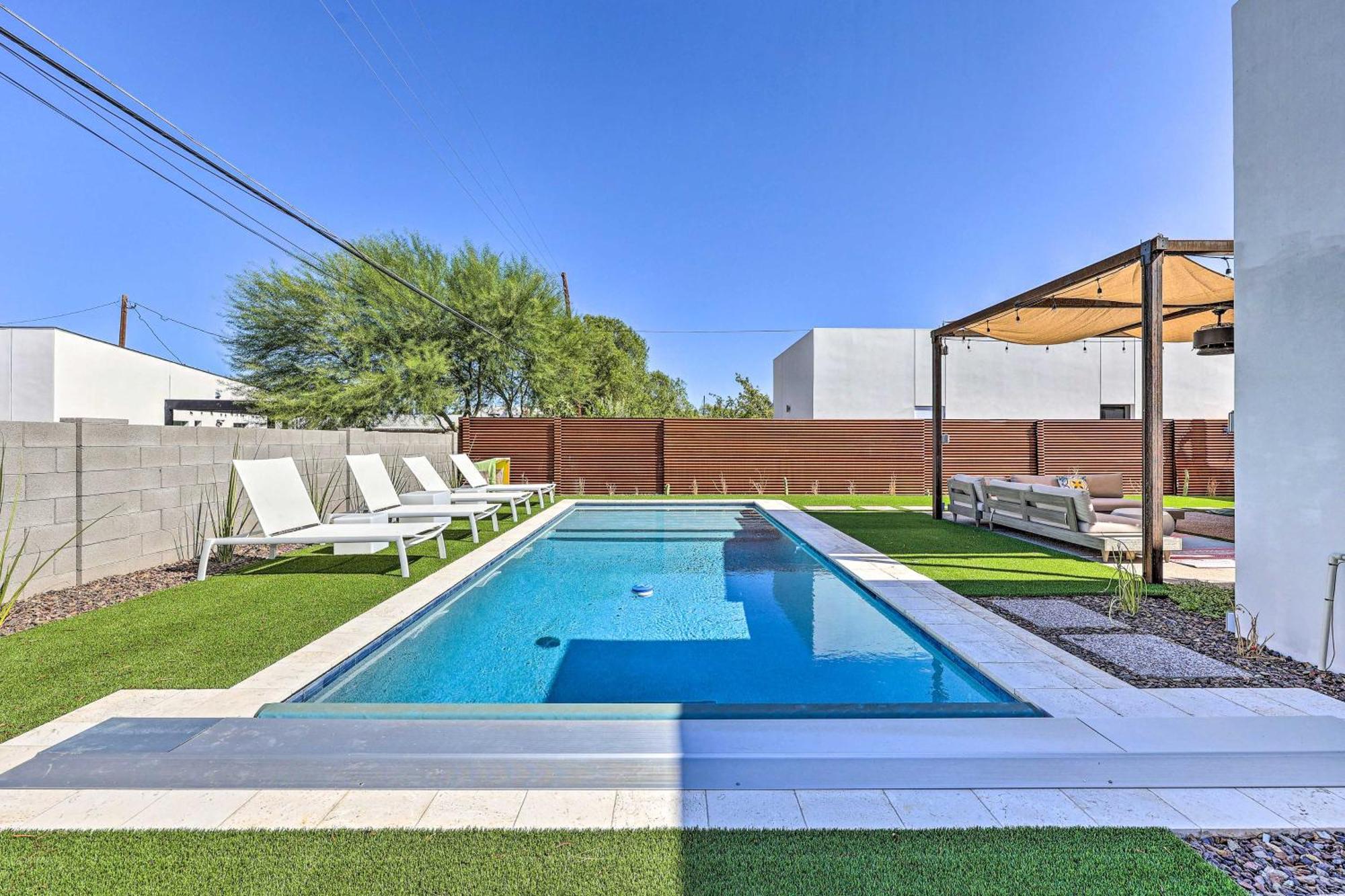 Convenient Phoenix Home With Heated Pool And Grill! Exterior photo