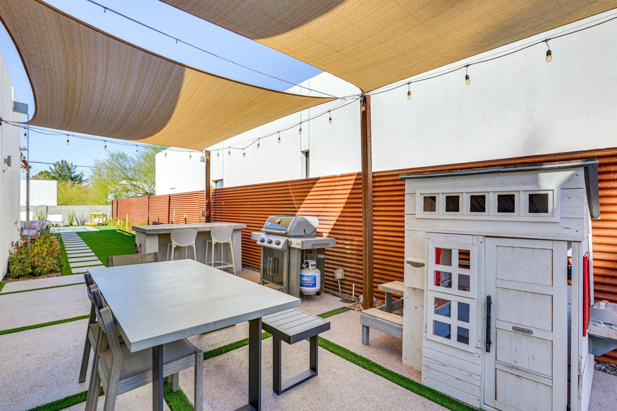 Convenient Phoenix Home With Heated Pool And Grill! Exterior photo