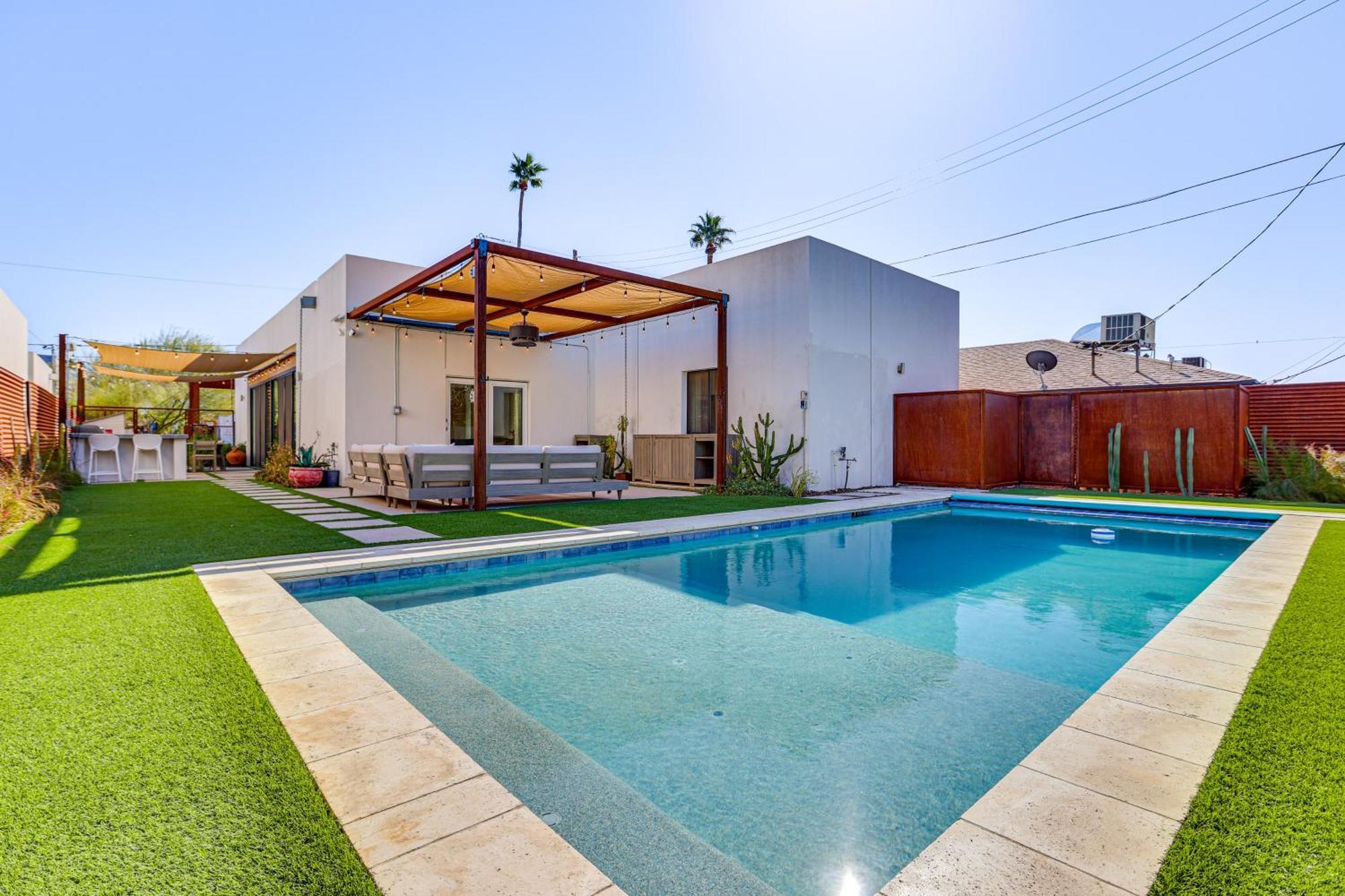 Convenient Phoenix Home With Heated Pool And Grill! Exterior photo